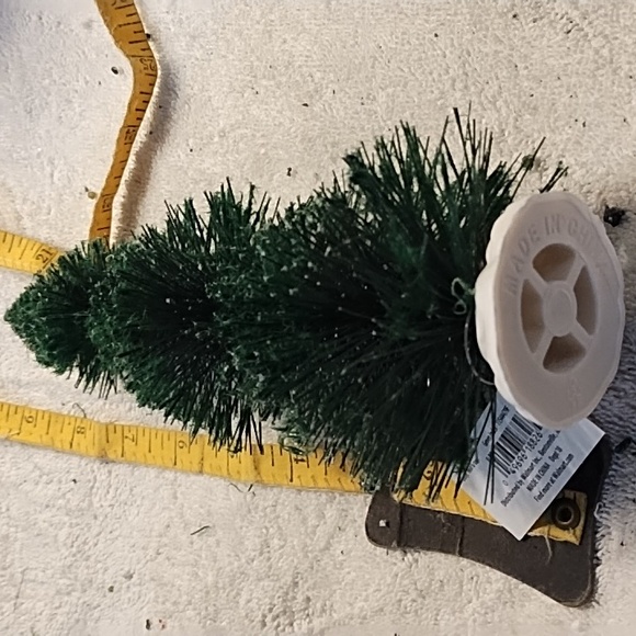 4 evergreen trees for Christmas village or craft projects. - Picture 5 of 6